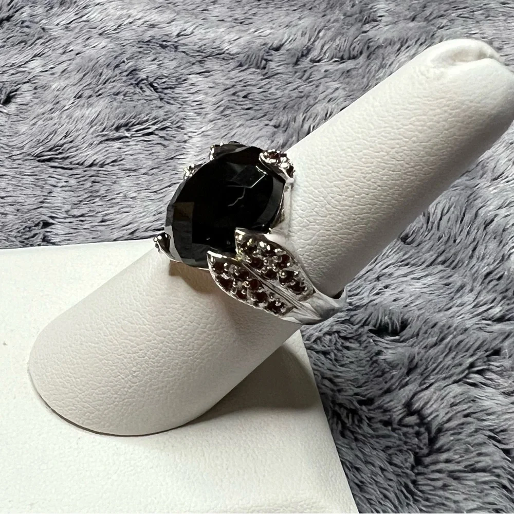 Sterling Silver Faceted Onyx and Garnet Victorian Style Ring Size 7